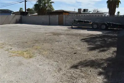 1952 H Street Yard