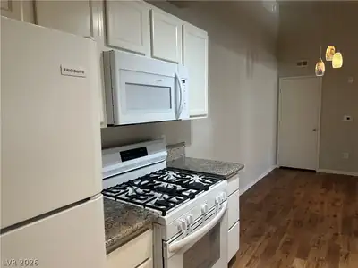 950 SEVEN HILLS Drive 1321 Kitchen