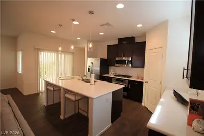 10086 Emerald Edgewater Court Kitchen