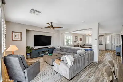 1274 Peppercorn Avenue Living Room