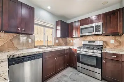 7527 Jacaranda Leaf Street Kitchen