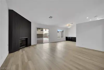 908 Sunnyfield Way Living Room