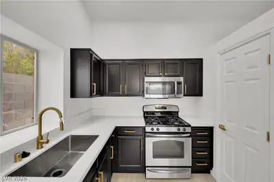 908 Sunnyfield Way Kitchen