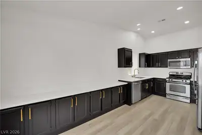 908 Sunnyfield Way Kitchen