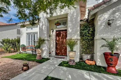 5926 Gingham Street Entry