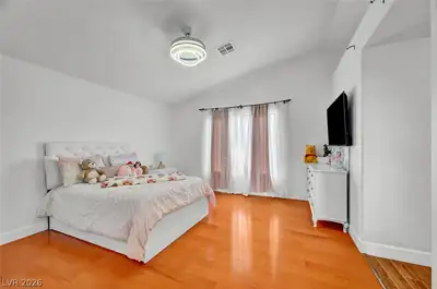 5926 Gingham Street Primary Bedroom