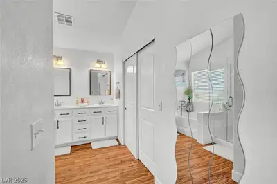 5926 Gingham Street Primary Bathroom