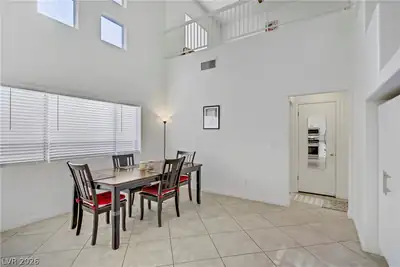 3205 Rainmaker Street Dining Area