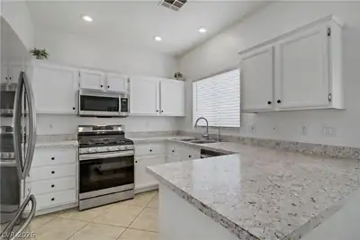 3205 Rainmaker Street Kitchen