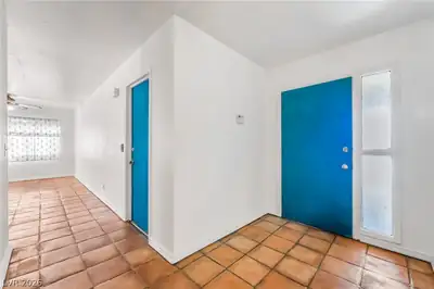 6604 Larchwood Lane Entrance Foyer