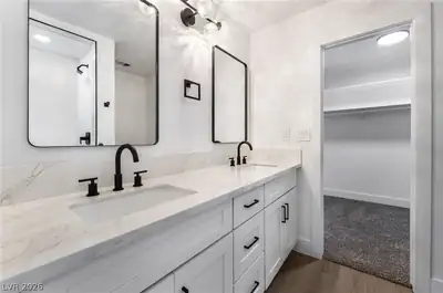429 Crestway Road Primary Bathroom
