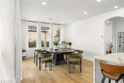 6 Sun Lily Lane Dining Area