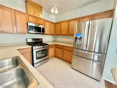 6868 Sky Pointe Drive 2041 Kitchen