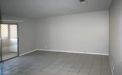2762 Sidewinder C Living Room