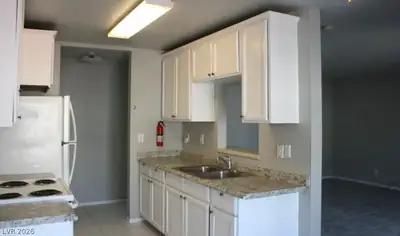 2762 Sidewinder C Kitchen