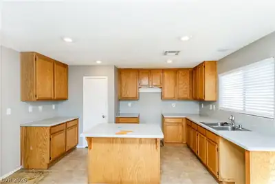 562 Swiss Cottage Avenue Kitchen