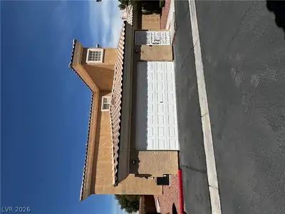 6905 Cobre Azul Avenue 202 Garage