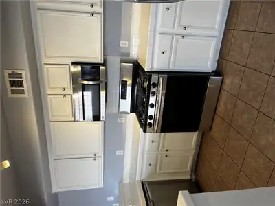 6905 Cobre Azul Avenue 202 Kitchen