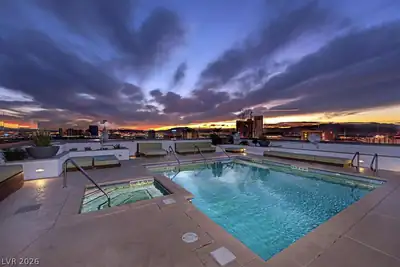 150 LAS VEGAS Boulevard 1513 Pool