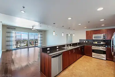 150 LAS VEGAS Boulevard 1513 Kitchen