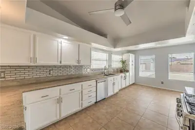 6124 Satre Court Kitchen