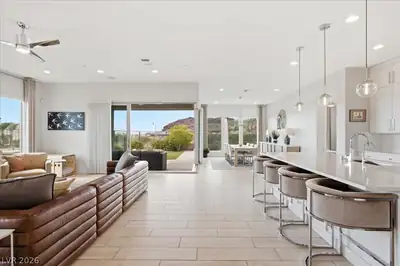 4 Strada Caruso Living Room
