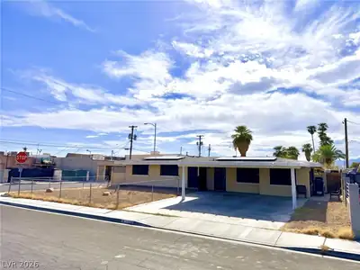 1101 Tamerack Avenue Front of Structure