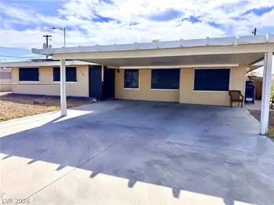 1101 Tamerack Avenue Front of Structure