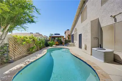 3542 Platt Drive Yard