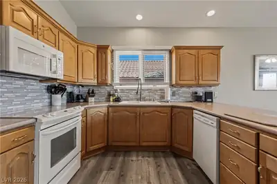 744 Pinnacle Court Kitchen