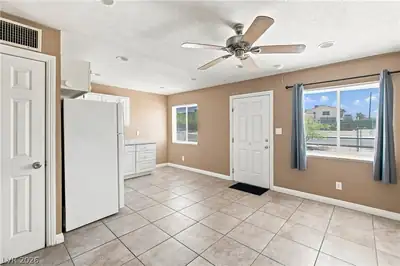 702 North 10th Street Dining Area