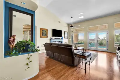 2916 Big Green Lane Living Room
