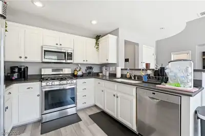 9144 Starling Wing Place Kitchen