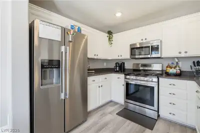 9144 Starling Wing Place Kitchen