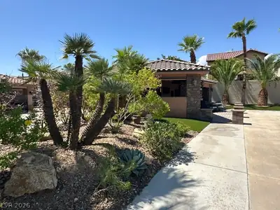 8175 Arville Street 225 Yard