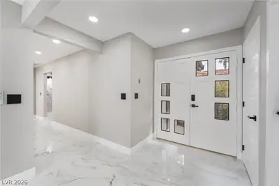 3420 Calle De Corrida Entrance Foyer