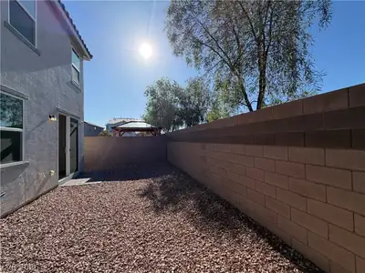 7056 Dandelion Park Avenue Yard
