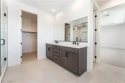 5917 Kings Bluff Avenue Primary Bathroom