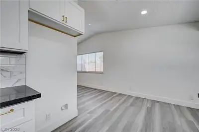 557 Chandler Street Dining Area