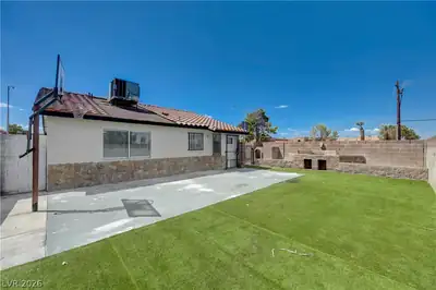 557 Chandler Street Yard
