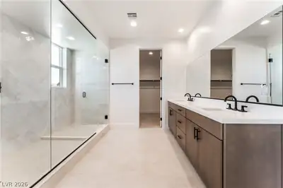 5923 Kings Bluff Avenue Primary Bathroom