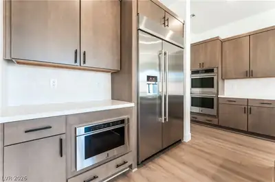 5923 Kings Bluff Avenue Kitchen