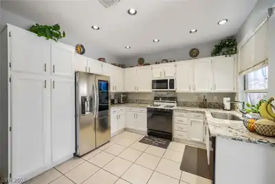 5524 Merriweather Drive Kitchen