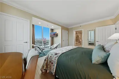 135 East Harmon Avenue 2721 Primary Bedroom