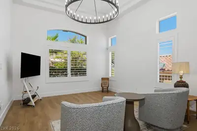 2824 Faiss Drive Living Room