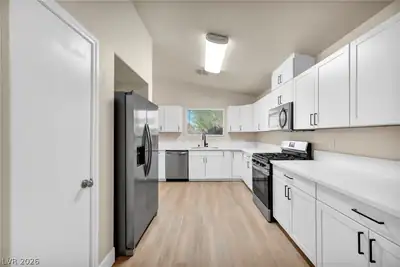10306 Spider Rock Avenue Kitchen