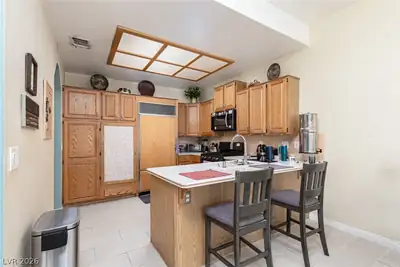 2882 Bridgepointe Drive Kitchen