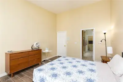 2882 Bridgepointe Drive Primary Bedroom