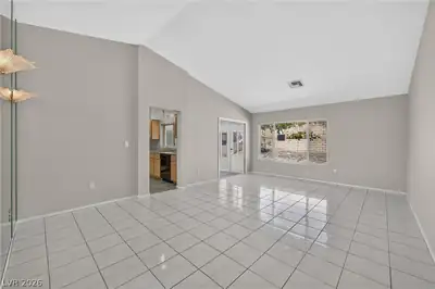 2821 Hanging Rock Drive Living Room