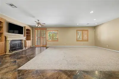 4104 Lancaster Falls Avenue Living Room
